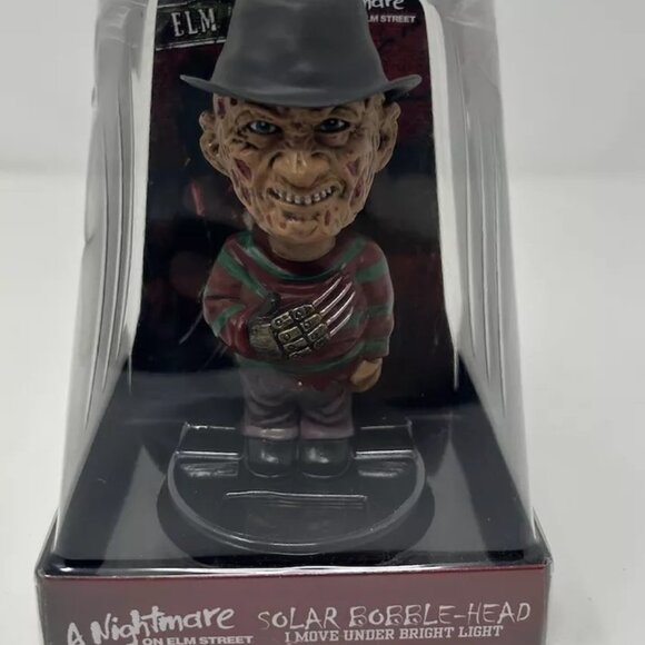 Solar-Powered Bobble Head - FREDDY KRUEGER - New in Package - Picture 3 of 9